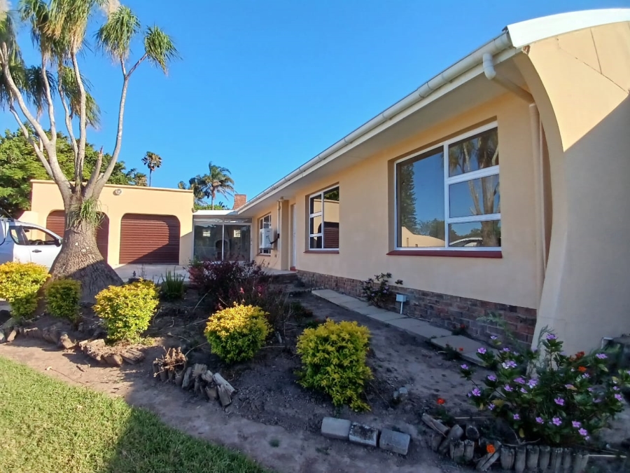 5 Bedroom Property for Sale in Beacon Bay Eastern Cape